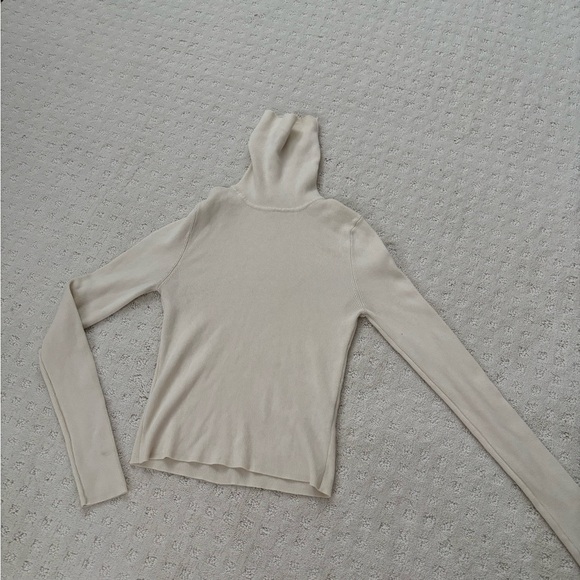 Ribbed Cream Turtleneck Sweater - Picture 4 of 8
